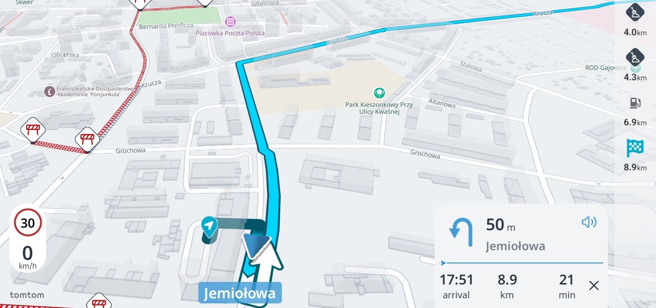 PTV navigation in the frameLOGIC app on a tablet while driving: the route on a city map, roadworks on a nearby street, the route bar with distances to the next points and the panel with the next manoeuvre